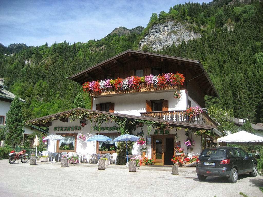 Affittacamere Pizzeria Marmolada Rocca Pietore Exterior foto